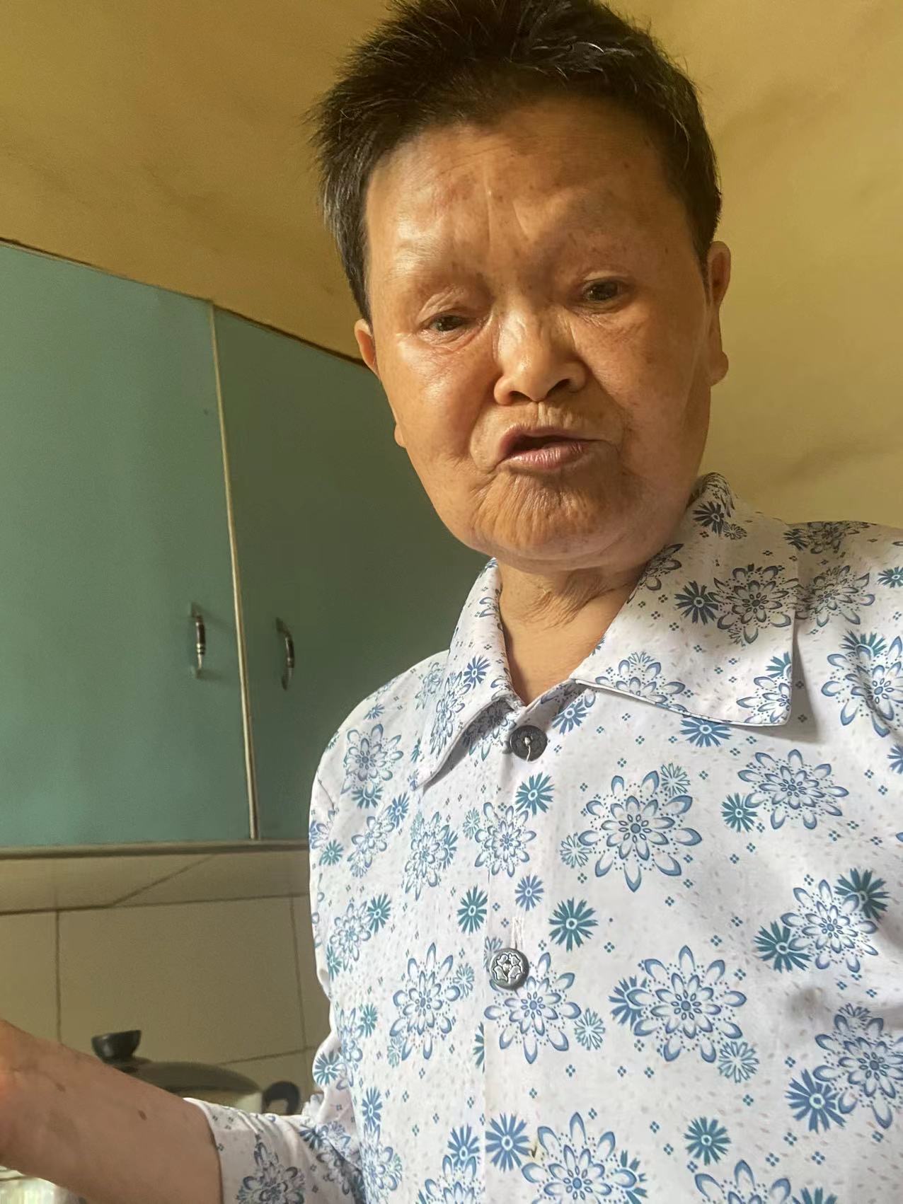 被寻人向朝珍照片