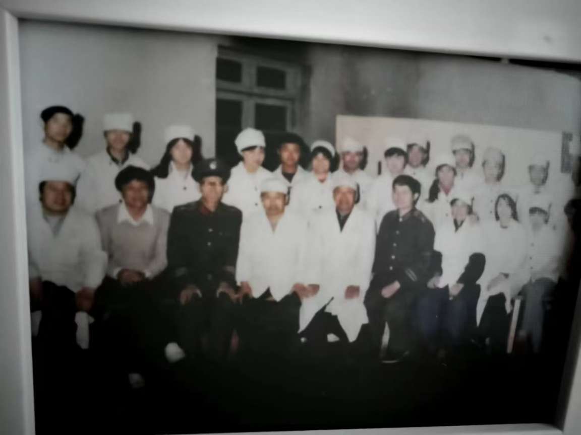 我们是二个分别40年的朋友 - 何晓妮