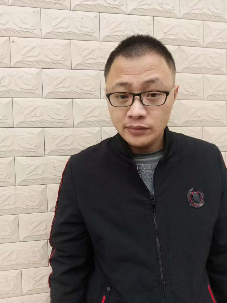 请大家动动发财的手指帮帮忙点赞转发一下，这是我堂弟 - 黄流恒