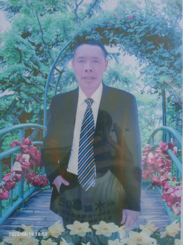 被寻人姓周未取名，头像是父母照片