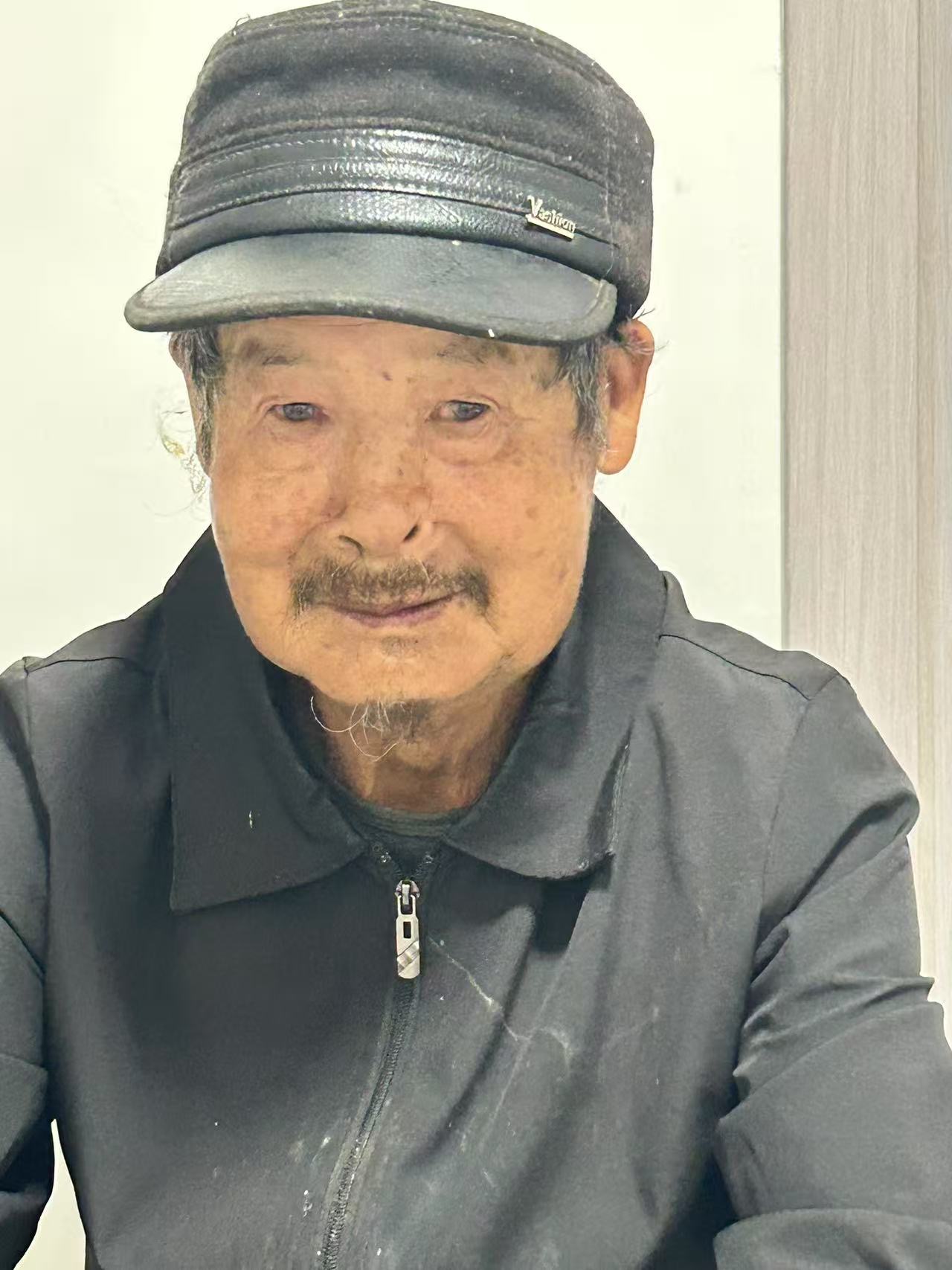 家里老人走不见了如果有人看见请联系我 - 王玉林