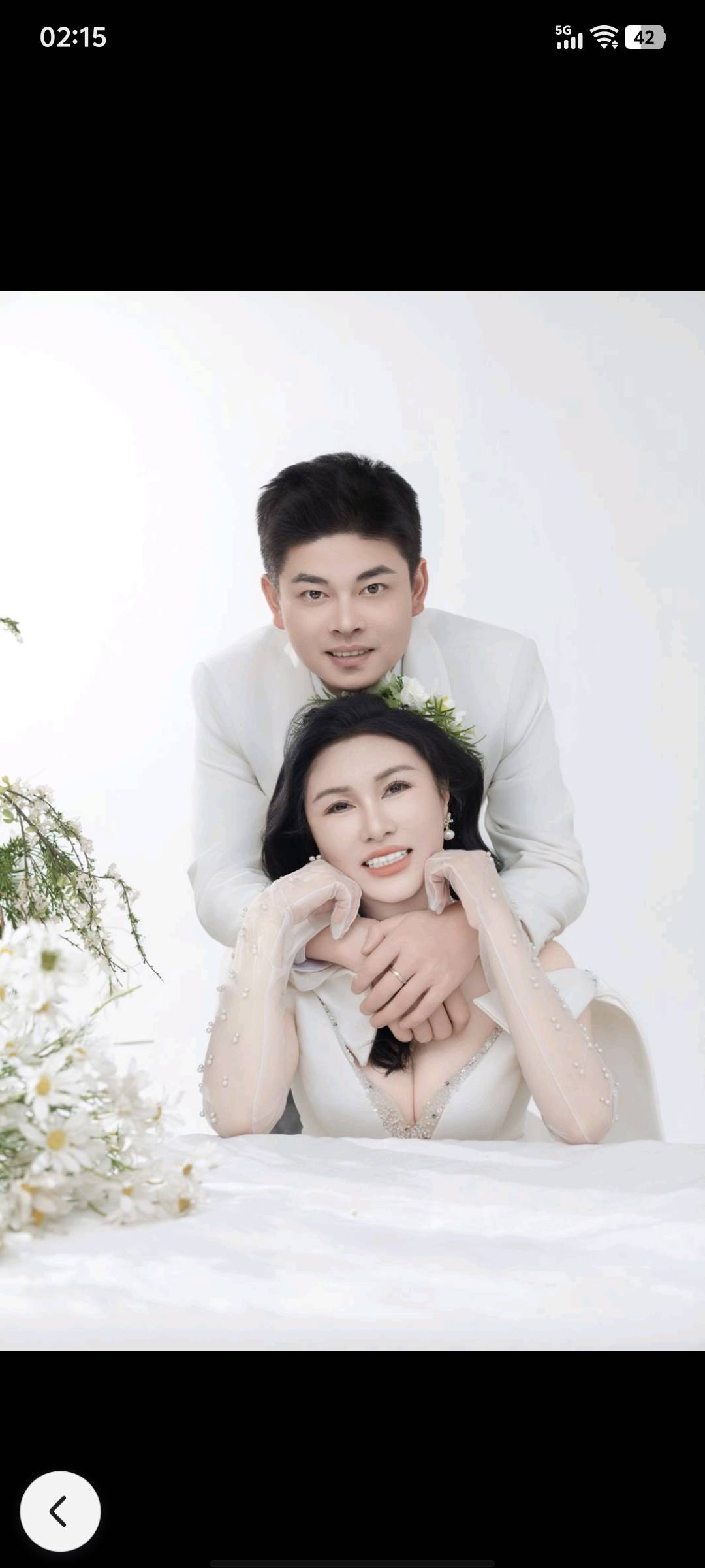 她是个骗子，骗我钱和一些东西 - 陈兴会