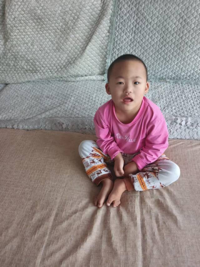 弃婴寻找亲生父母 - 无名氏