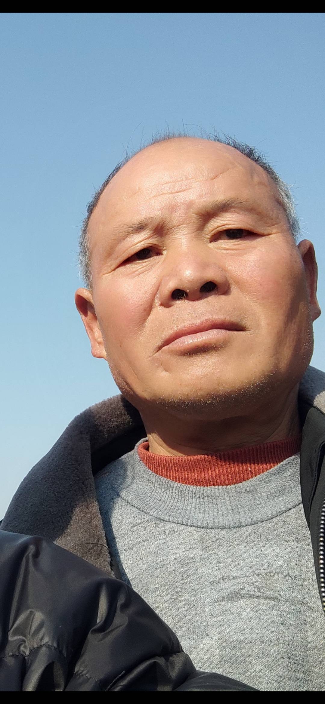 老年人岁数大了，在这边又冷又饿 - 刘世贵