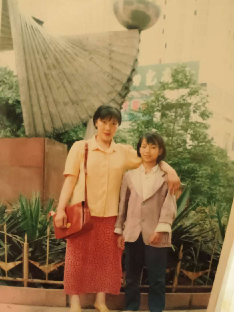 姐，你在哪我好想你，爸妈走?早你是我最亲的人回来 - 杨明容，