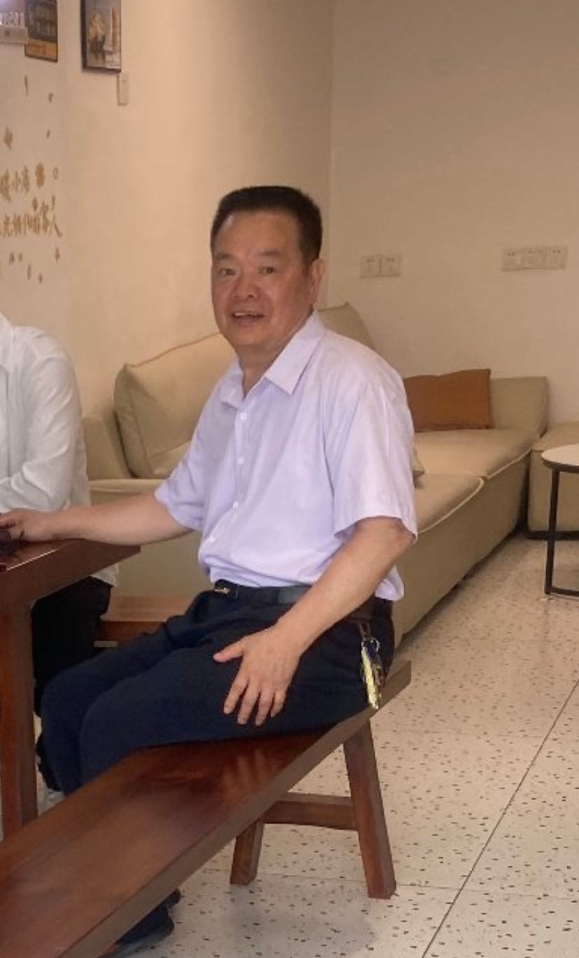 家里老人丢了，请好心人看到联系 - 卢维荣