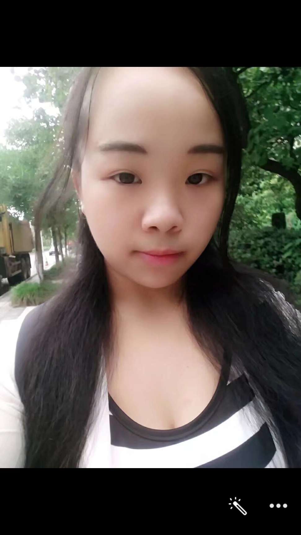 两个孩子等她回家 - 汤洪玲