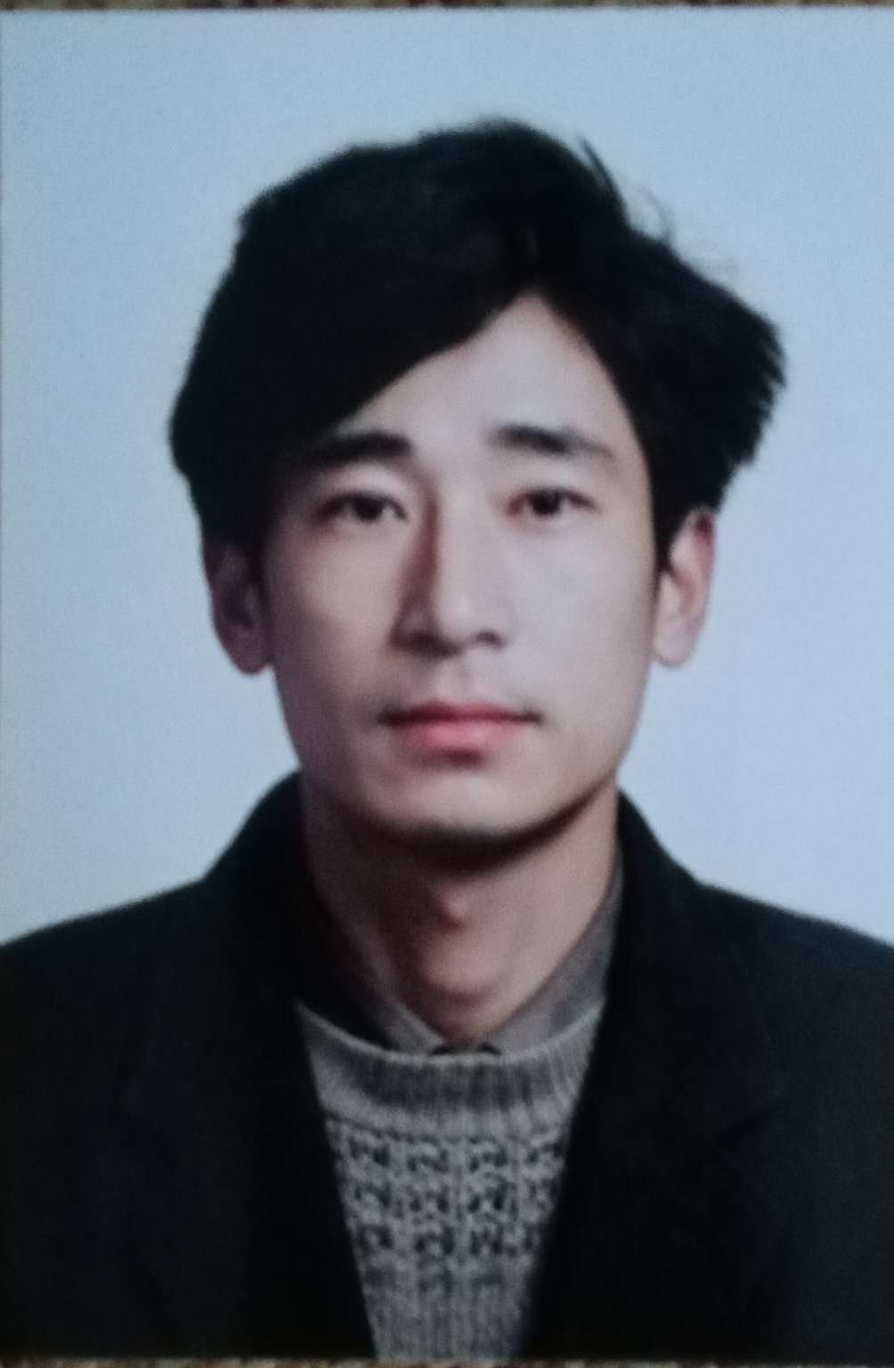 辛苦大家帮忙寻找一下，已经失踪25年，今年63，希 - 武痛寿