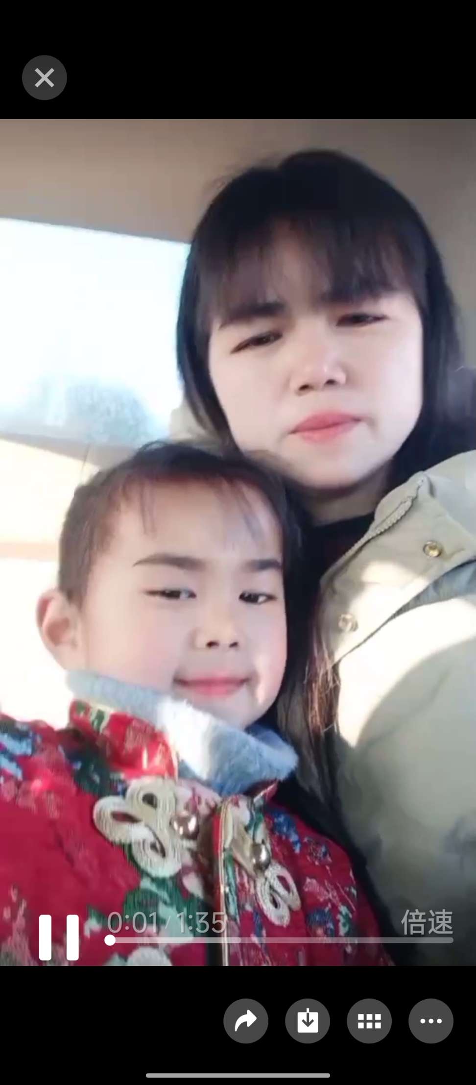 寻找妈妈，一位左眼有严重眼疾的小女孩希望她的妈妈回 - 聂苗云