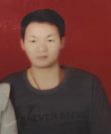 家有年迈父母，下有两岁幼童。跪求各位好心转发一下 - 李龙鹰