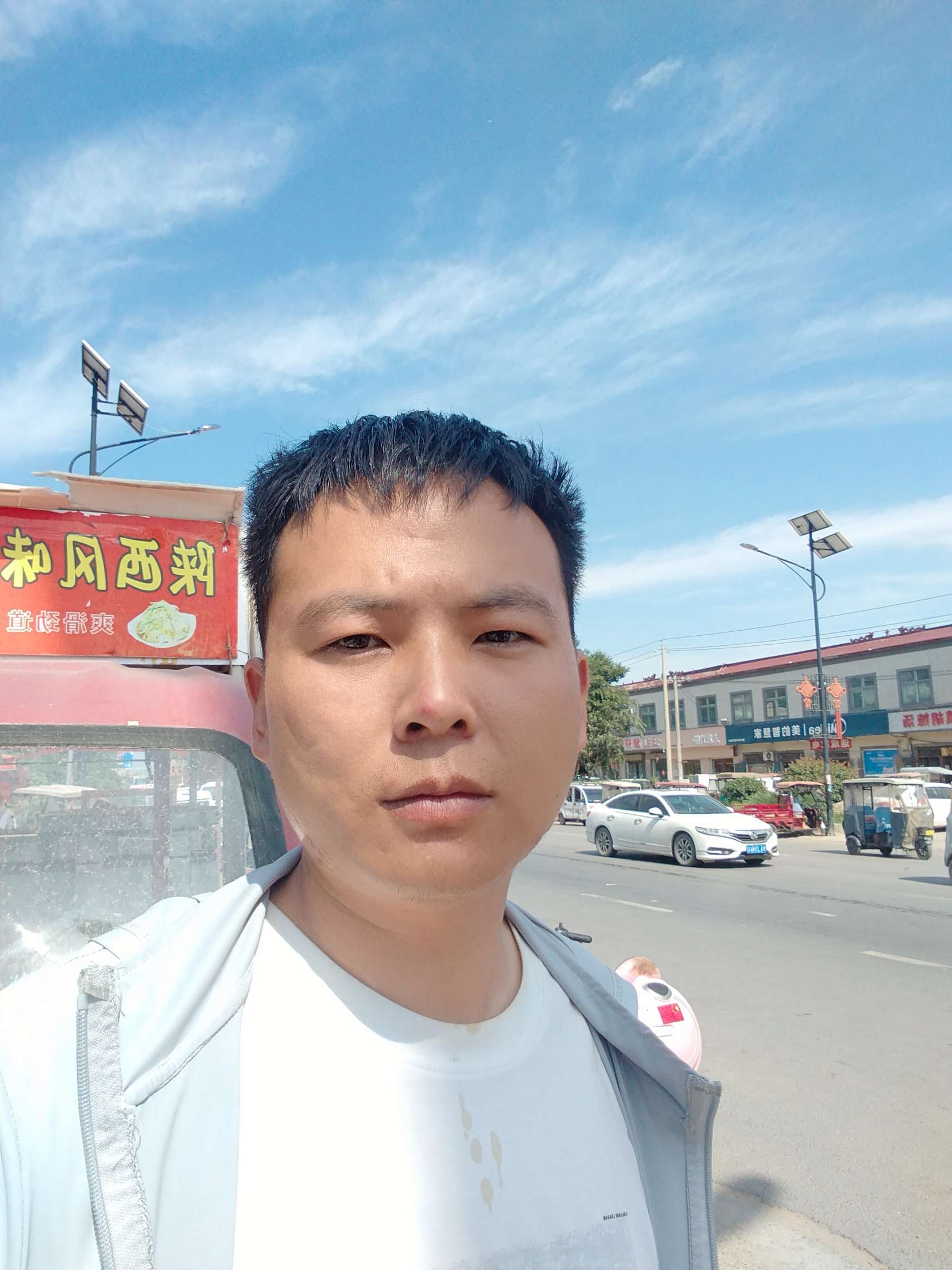 请大家帮我，谢谢！这是我本人，要寻亲生父母。 - 不详