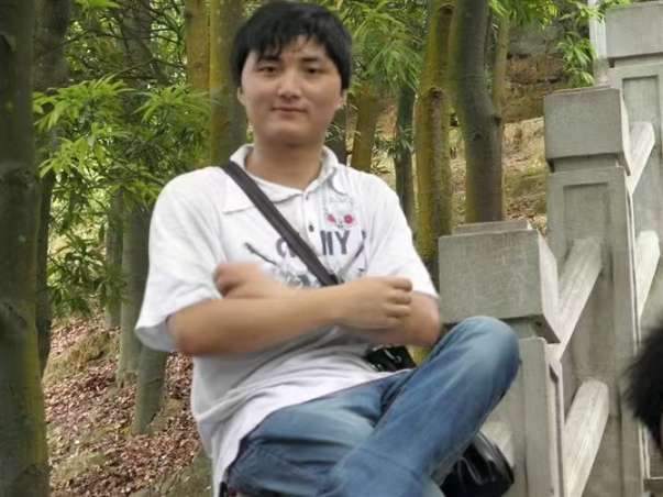 父亲已经去世了，希望哥哥回来 - 熊海涛
