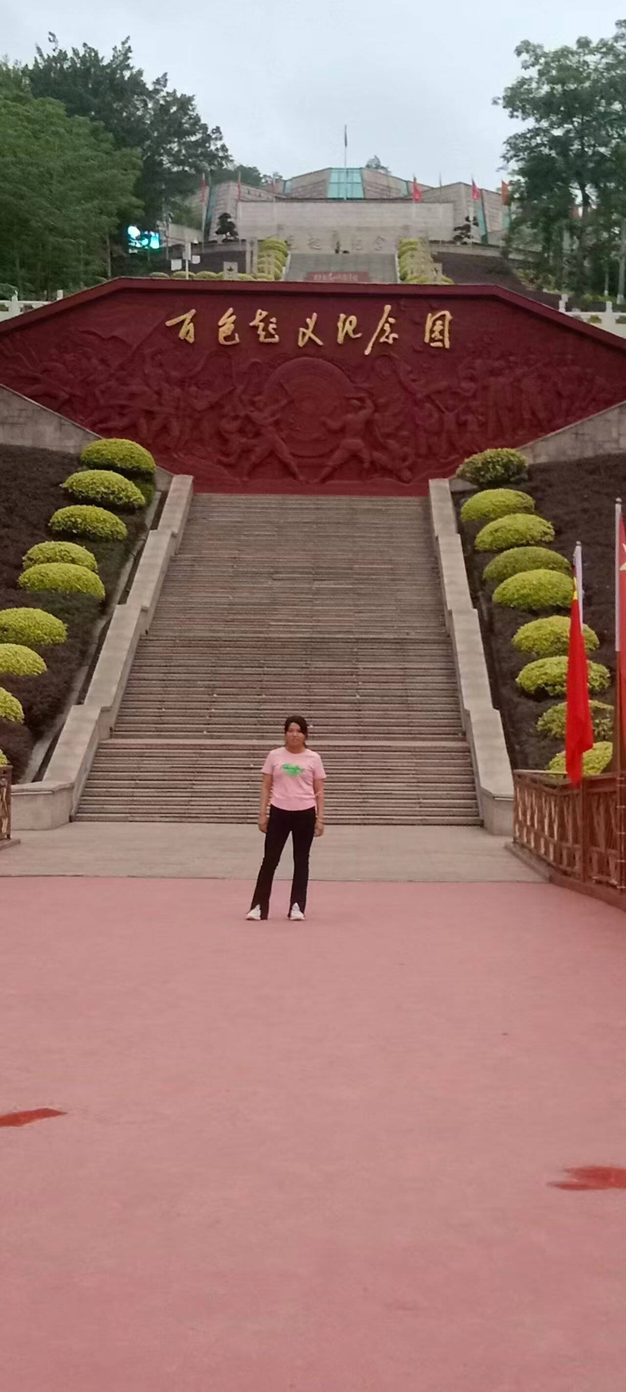 三个小孩的母亲，小孩生活目前还不能自理。希望大家帮 - 韦氏妹