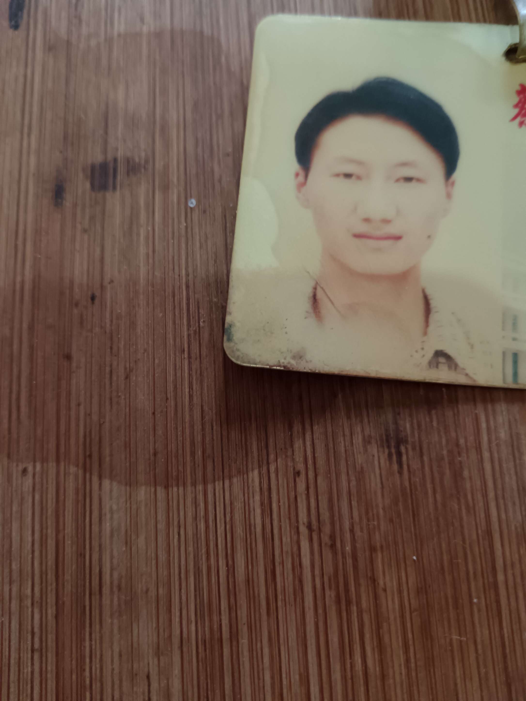 母亲年龄大了，盼儿子归来。时间不等人啊。 - 张亚鹏