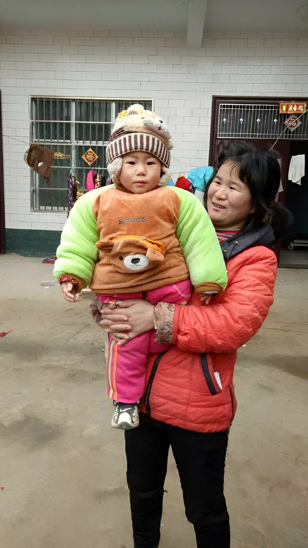 她妈和她叔身体不好有看到她的朋友联系她的家人谢谢 - 段红杰