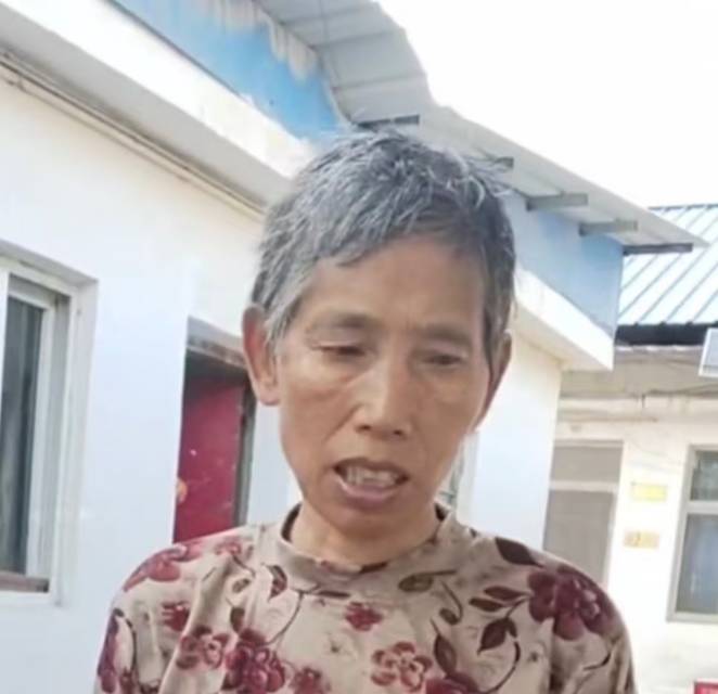 老人患有老年痴呆，如见到该老人，请立刻与家属联系 - 谬连芬