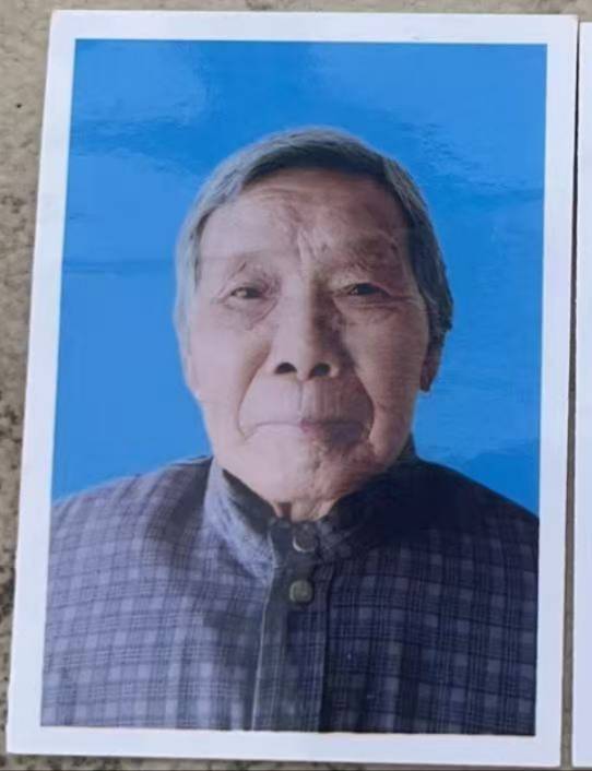 老人已经走失第三天了，希望大家帮忙寻找和转发，谢谢 - 吕正英