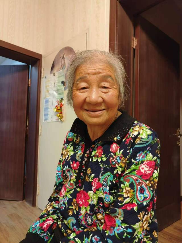 臣无祖母，无以至今日，祖母无臣，无以终余年 - 曾年英